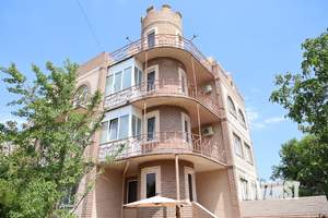 Дом 640м², 3-этажный, участок 5 сот.  