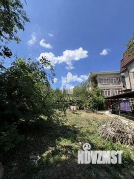 Дом 200м&sup2;, 3-этажный, участок 10 сот.  