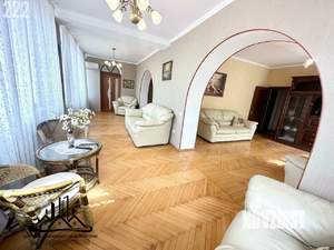 Дом 394м², 3-этажный, участок 23 сот.  