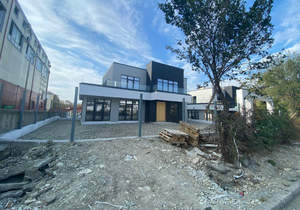 Дом 225м&sup2;, 2-этажный, участок 4 сот.  