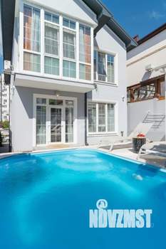 Дом 237м&sup2;, 3-этажный, участок 3 сот.  