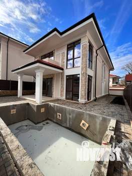 Дом 304м&sup2;, 3-этажный, участок 4 сот.  