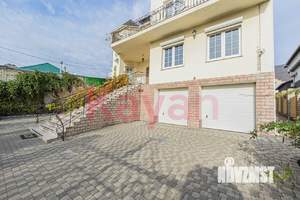 Дом 516м², 3-этажный, участок 8 сот.  