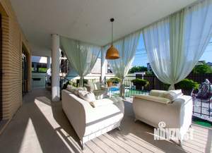 Дом 622м&sup2;, 3-этажный, участок 6 сот.  