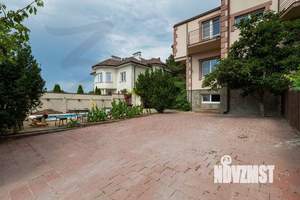 Дом 508м&sup2;, 3-этажный, участок 7 сот.  