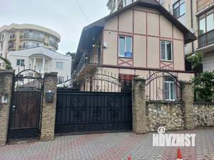 Дом 397м&sup2;, 2-этажный, участок 6 сот.  