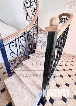 Дом 310м&sup2;, 2-этажный, участок 9 сот.  