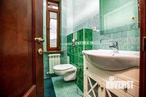 Дом 346м&sup2;, 3-этажный, участок 910 сот.  