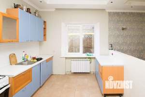 Дом 400м&sup2;, 2-этажный, участок 5 сот.  