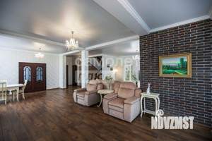 Дом 421м&sup2;, 3-этажный, участок 6 сот.  