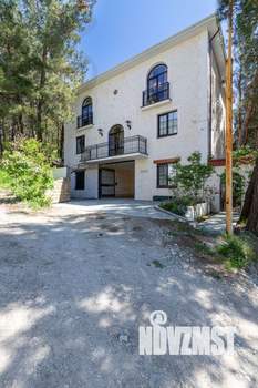 Дом 392м&sup2;, 3-этажный, участок 5 сот.  