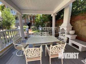 Дом 550м&sup2;, 2-этажный, участок 5 сот.  