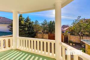 Дом 180м&sup2;, 2-этажный, участок 9 сот.  