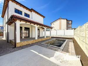 Дом 190м&sup2;, 2-этажный, участок 3 сот.  