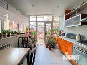 Дом 263м&sup2;, 3-этажный, участок 3 сот.  