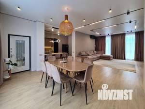 Коттедж 378м², 3-этажный, участок 4 сот.  