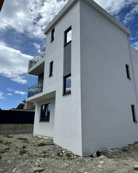 Дом 240м&sup2;, 3-этажный, участок 4 сот.  