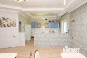 Дом 400м&sup2;, 2-этажный, участок 5 сот.  