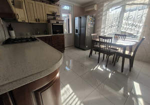 Дом 250м&sup2;, 3-этажный, участок 14 сот.  