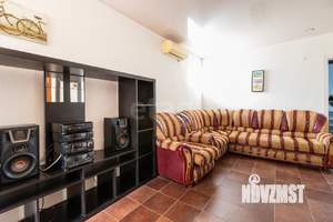 Дом 215м&sup2;, 2-этажный, участок 4 сот.  