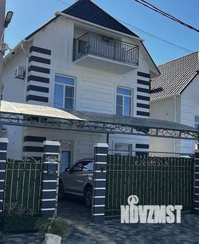 Дом 220м², 3-этажный, участок 3 сот.  