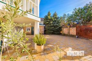 Дом 180м&sup2;, 2-этажный, участок 9 сот.  