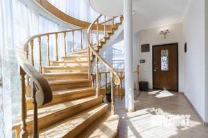 Дом 287м&sup2;, 3-этажный, участок 4 сот.  