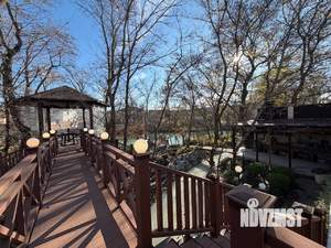 Коттедж 240м&sup2;, 2-этажный, участок 10 сот.  