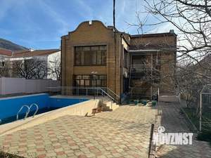 Дом 674м², 3-этажный, участок 10 сот.  
