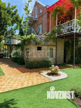 Дом 163м&sup2;, 3-этажный, участок 7 сот.  