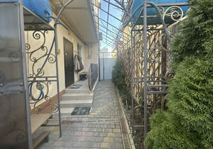 Дом 140м&sup2;, 3-этажный, участок 1 сот.  