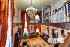 Дом 475м&sup2;, 3-этажный, участок 6 сот.  