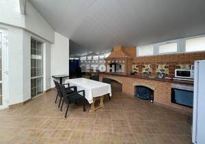 Дом 651м&sup2;, 3-этажный, участок 15 сот.  