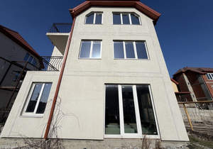 Дом 211м&sup2;, 3-этажный, участок 3 сот.  