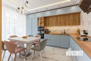 Дом 237м&sup2;, 3-этажный, участок 3 сот.  