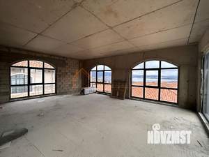 Дом 562м², 3-этажный, участок 6 сот.  