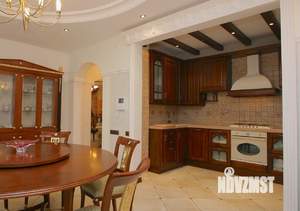 Коттедж 566м², 3-этажный, участок 13 сот.  