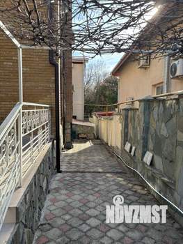 Дом 674м&sup2;, 3-этажный, участок 10 сот.  