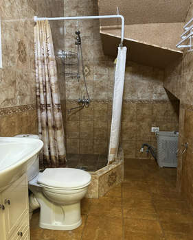 Дом 140м&sup2;, 3-этажный, участок 1 сот.  