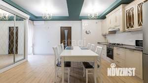 Дом 551м&sup2;, 3-этажный, участок 6 сот.  