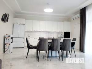 Дом 181м², 2-этажный, участок 4 сот.  