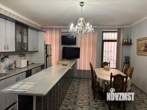 Дом 674м&sup2;, 3-этажный, участок 10 сот.  