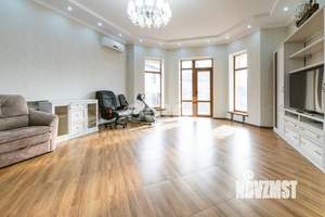 Дом 381м&sup2;, 3-этажный, участок 13 сот.  