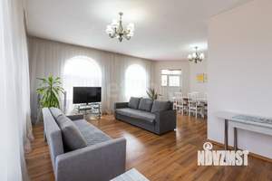 Дом 215м&sup2;, 2-этажный, участок 4 сот.  