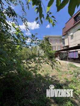 Дом 200м&sup2;, 3-этажный, участок 10 сот.  