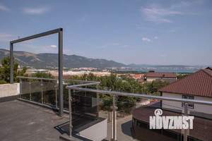 Дом 165м&sup2;, 2-этажный, участок 4 сот.  