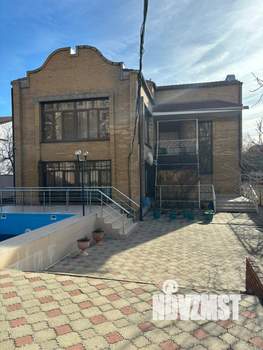 Дом 674м&sup2;, 3-этажный, участок 10 сот.  