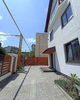 Дом 400м², 4-этажный, участок 4 сот.  