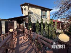 Коттедж 240м&sup2;, 2-этажный, участок 10 сот.  