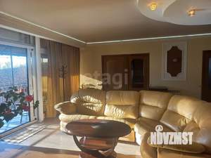 Дом 250м&sup2;, 3-этажный, участок 4 сот.  